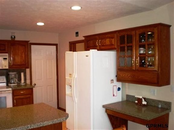 3rd image of 5006 Lakeside Dr