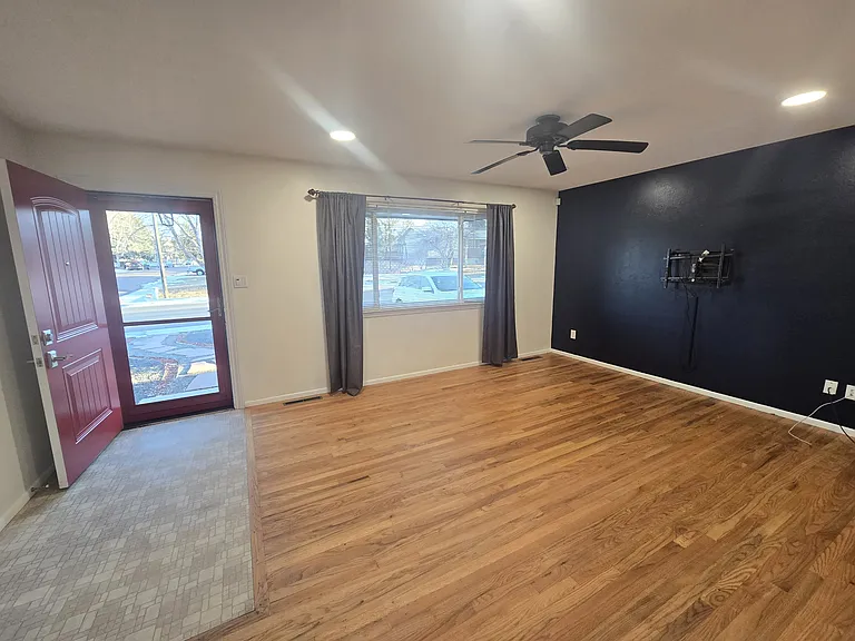 1718 Shenandoah Dr — Photo 3