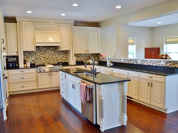 5th image of 112 Carlingford Dr