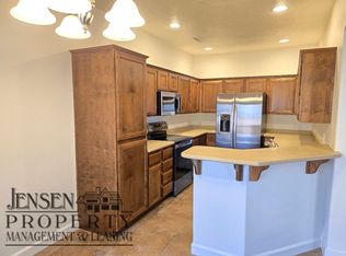 3950 Bella Vista Dr, Santa Clara, UT 84765