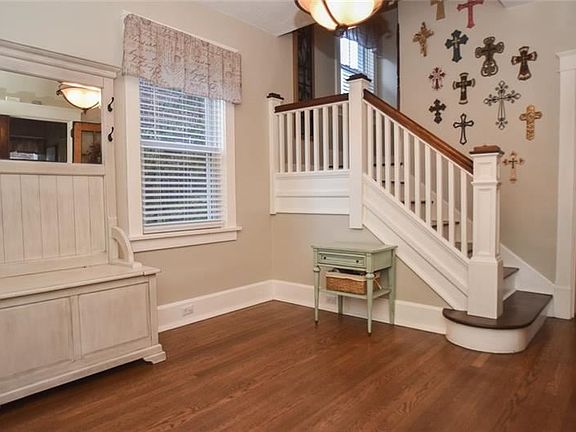 4th image of 256 Hudson Ave