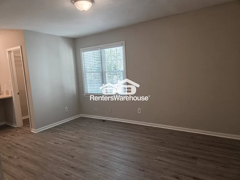 4891 Jenny Dr — Photo 2