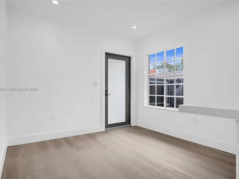 3430 NW 10th Ave #3430 — Photo 3