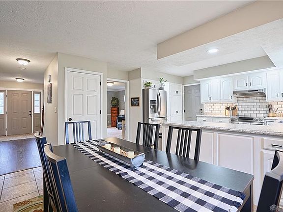 5th image of 815 Pinehurst Dr