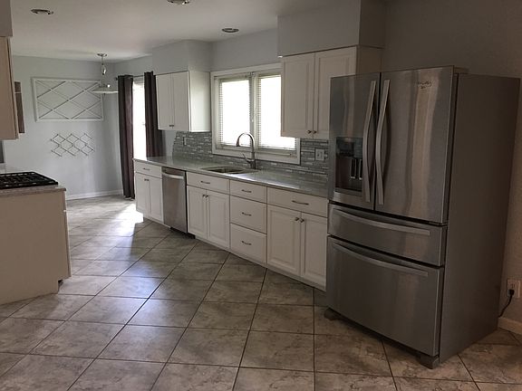Galley kitchen with nook