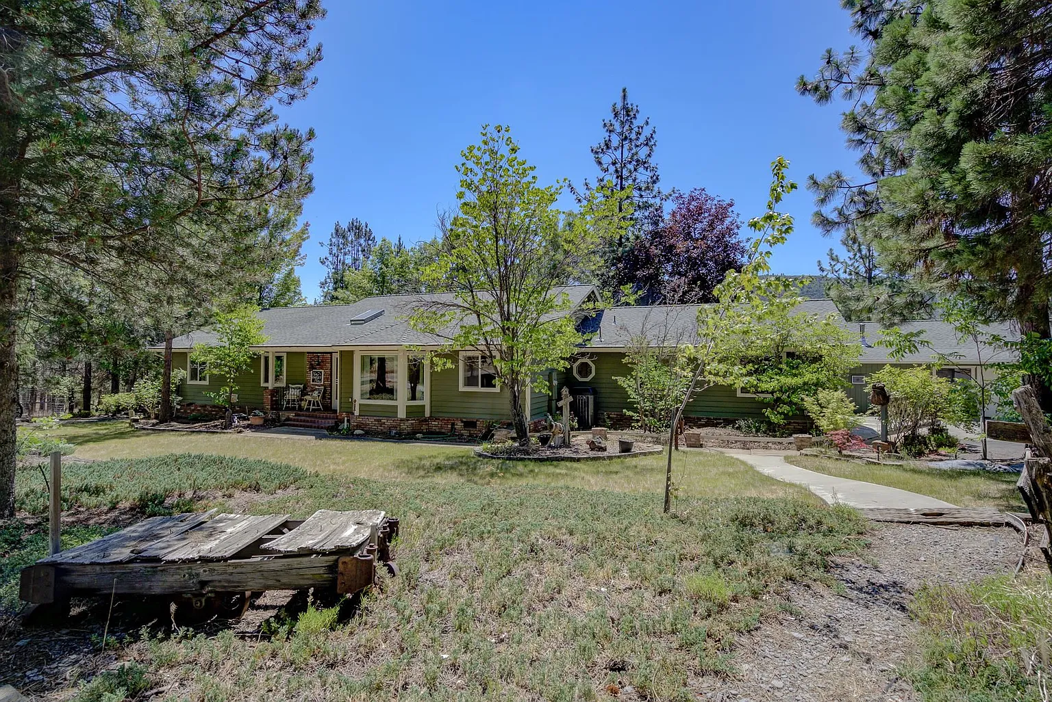 1100 Forest Glen Ln photo 1
