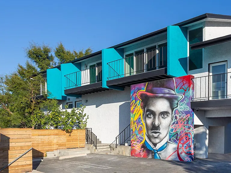 908 Hyperion Ave — Photo 10