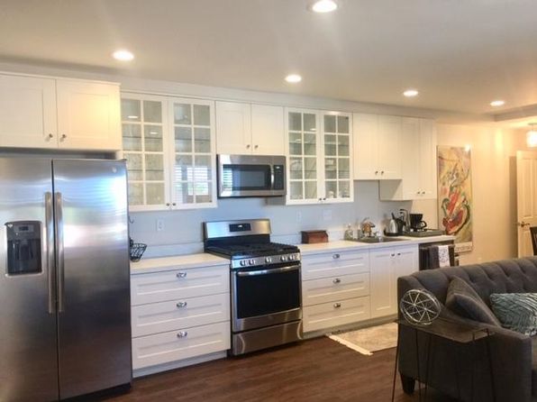 110 W 10th St #4