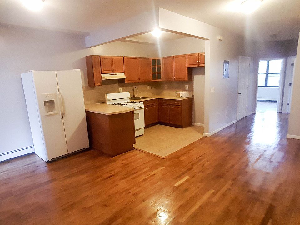 1st image of 385 Sumpter St #3