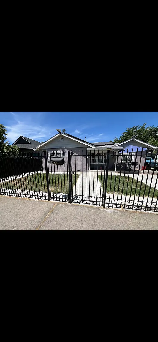 2941 35th Ave photo 1
