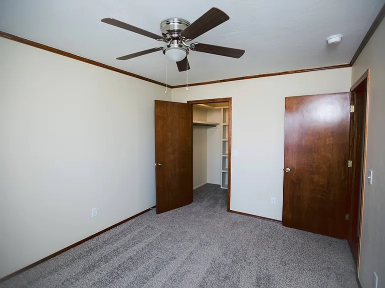 Quail Creek Apartments & Duplexes — Photo 18