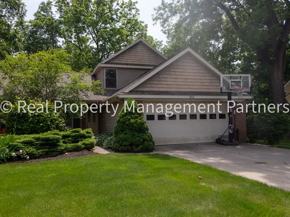 916 Bowes Rd, Lowell, MI 49331