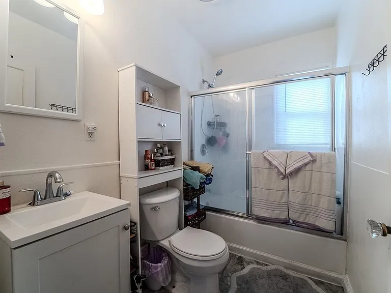 824 C St — Photo 7