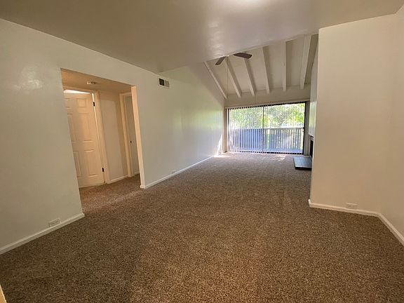 5th image of 802 Woodside Ln E Unit 11