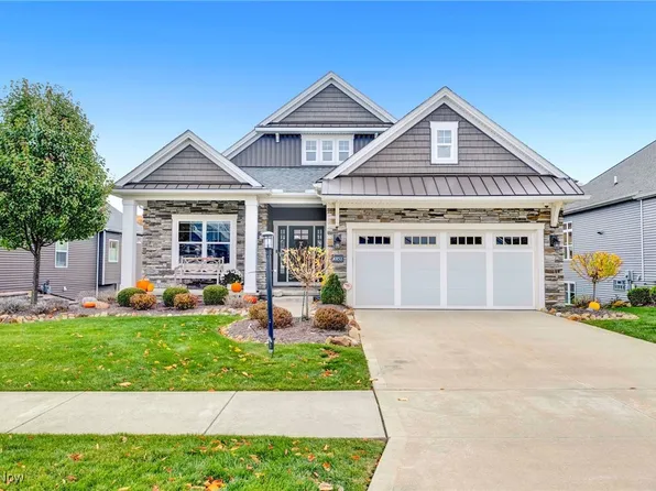 10153 Village Ln, Brecksville, OH 44141