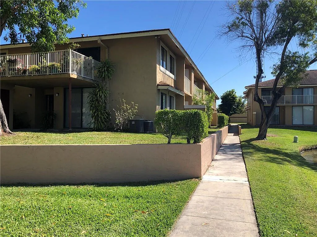 3 bed, 2.0 bath, 1348 sqft, $2,800 — Photo 4