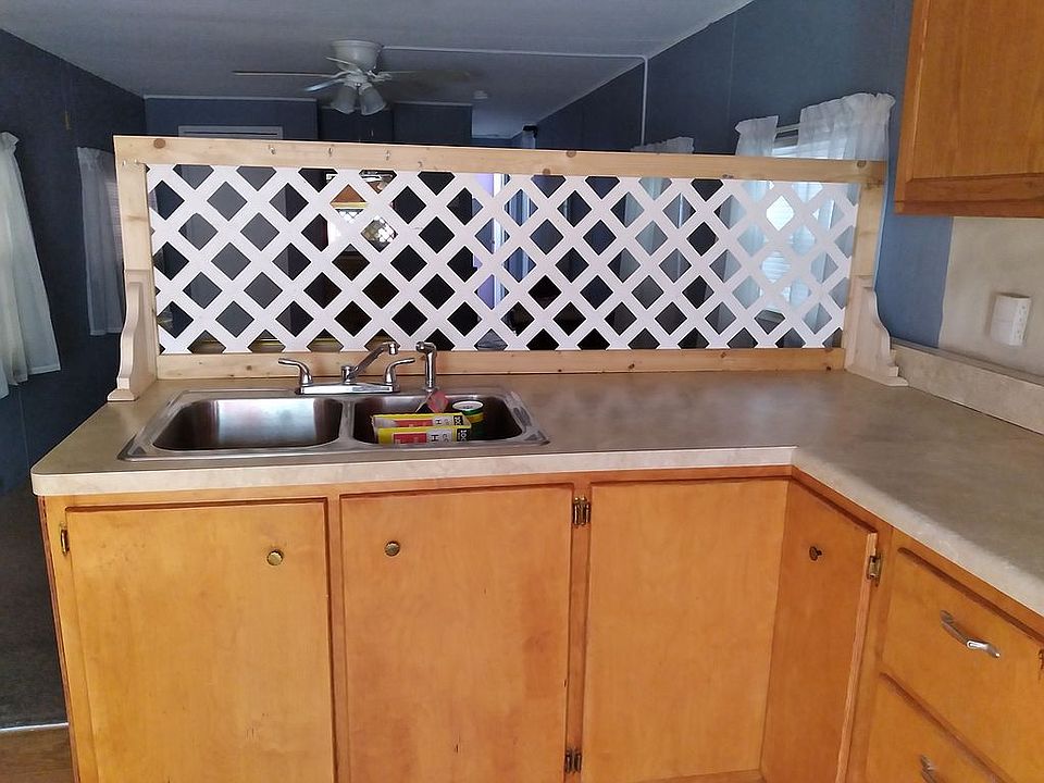 Kitchen with removable partition