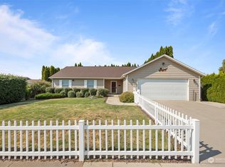 519 SE 12th St, College Place, WA 99324