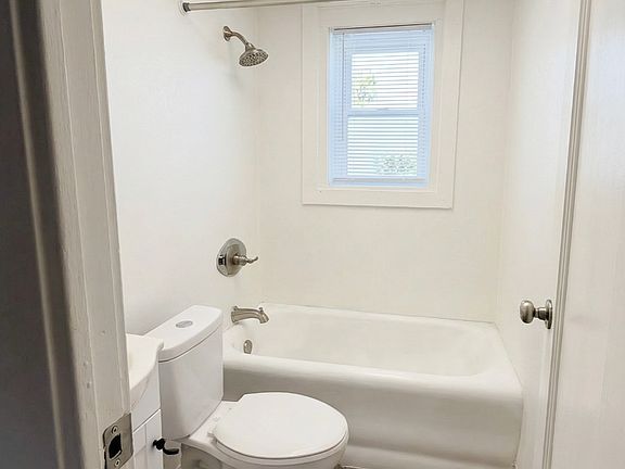 5th image of 1407 Howard St #G42