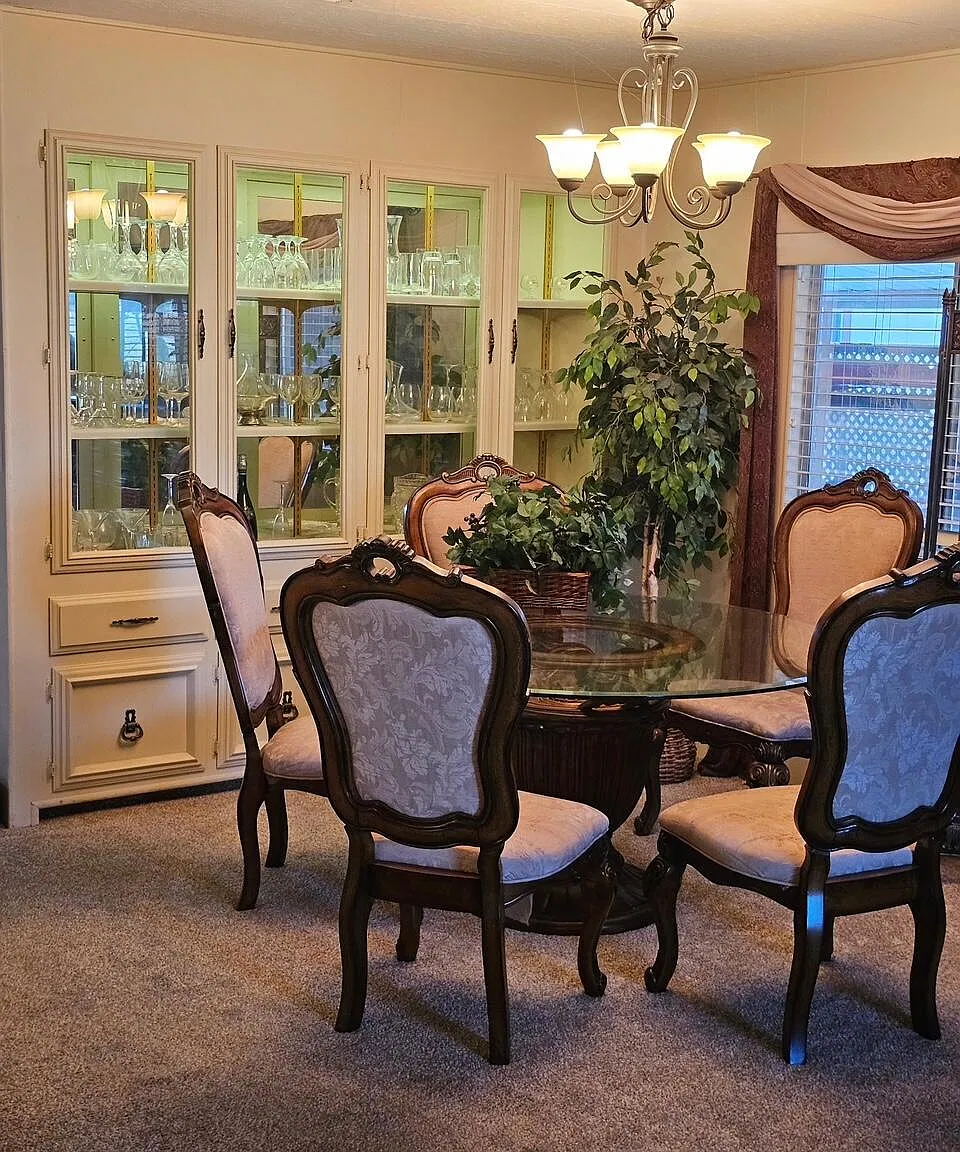 2 bed, 1776 sqft, $2,900 — Photo 2