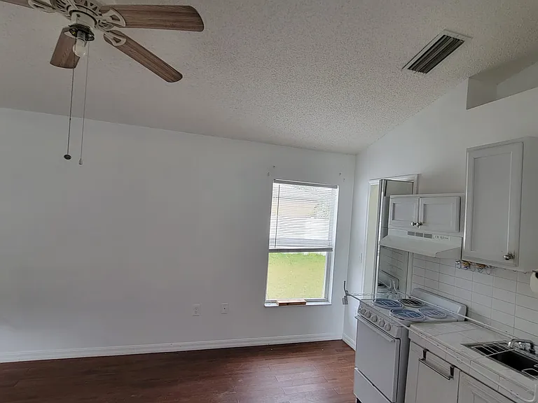 2791 Summerfield St — Photo 4