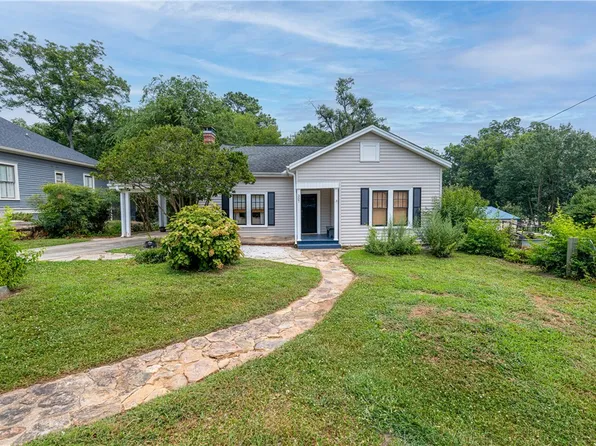 307 S Townville St, Seneca, SC 29678