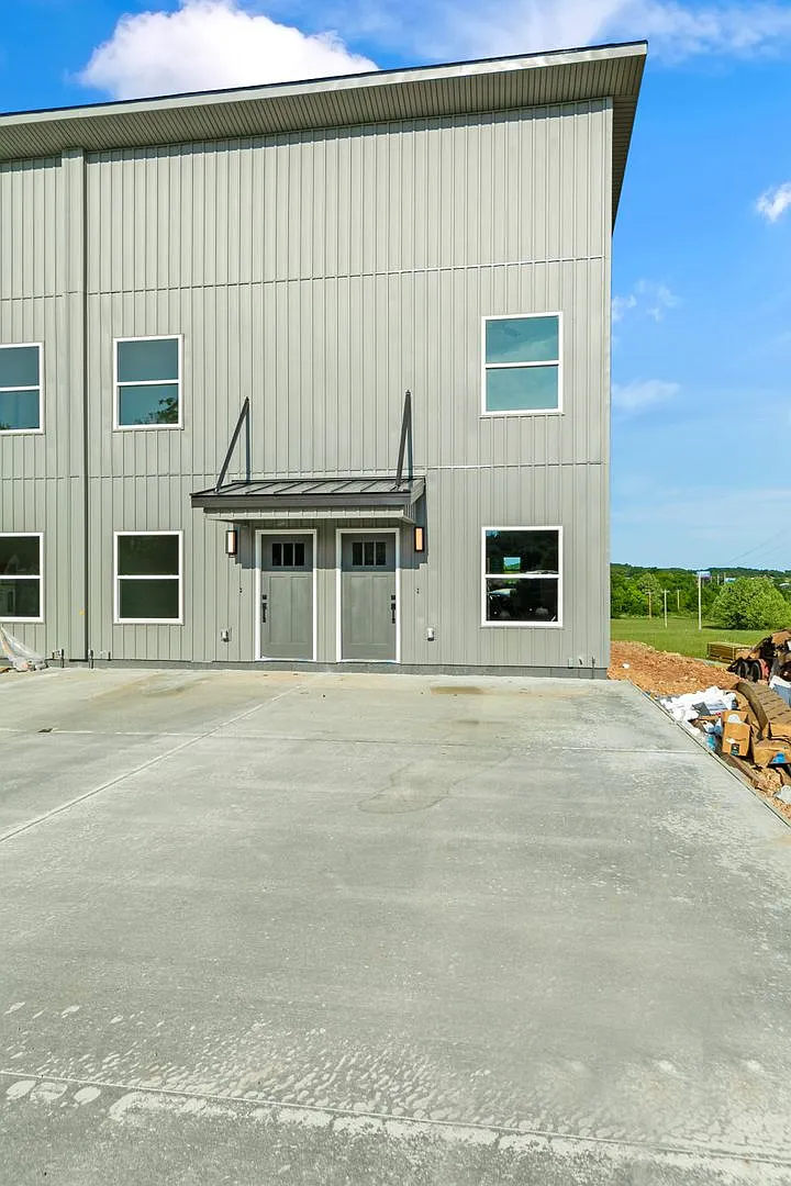 Building Photo - 18398 S Highway 71 #105
