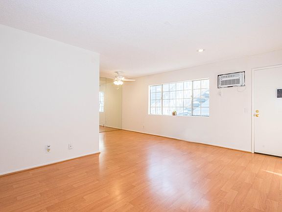 3rd image of 20930 Parthenia St Unit 107