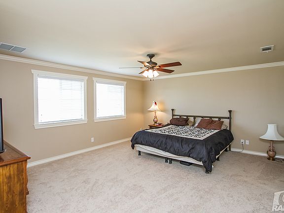 3rd image of 4205 Brook Hollow Ln