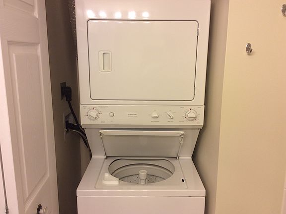 4th image of 5900 Oakwood Dr APT 2E