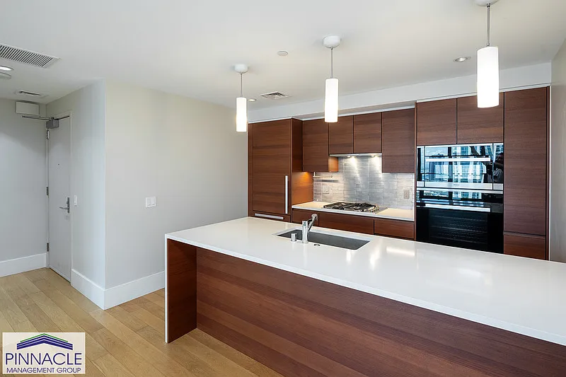 1 bed, 1.0 bath, 726 sqft, $4,500 — Photo 2