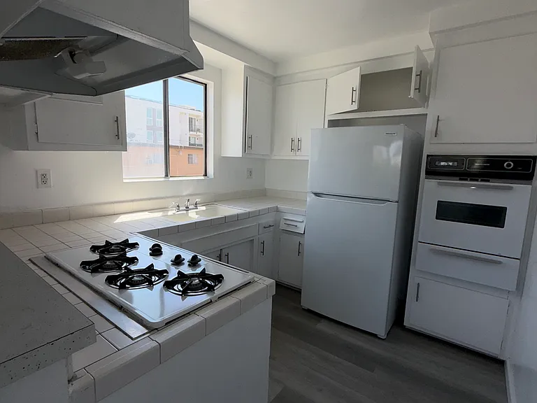 926 N Ardmore Ave #16 — Photo 8