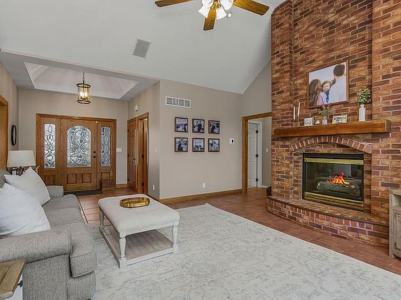 5th image of 4852 Black Swan Dr