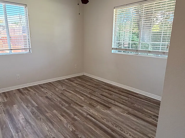 1743 W Green Valley Ln — Photo 10