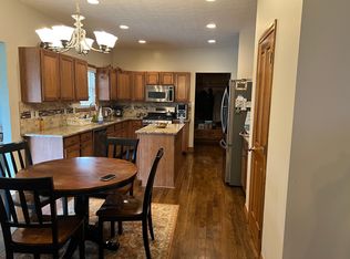 8835 Emerald Hill Dr, Lewis Center, OH 43035