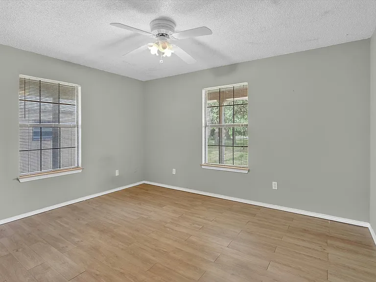 9400 Live Oak Ln — Photo 11
