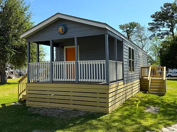 2050 Country Club Rd #33, Morehead City, NC 28557