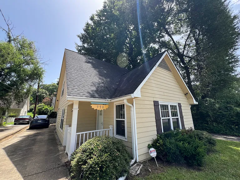 990 Grant St SE — Photo 3