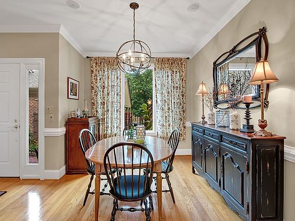 Dining Access from Kitchen
