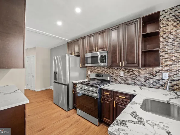 918 Carver St, Philadelphia, PA 19124