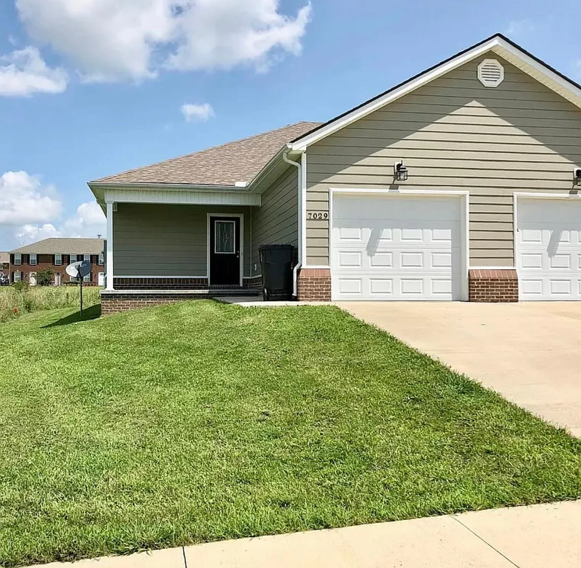 3 bed, 1300 sqft, $1,550 — Photo 2