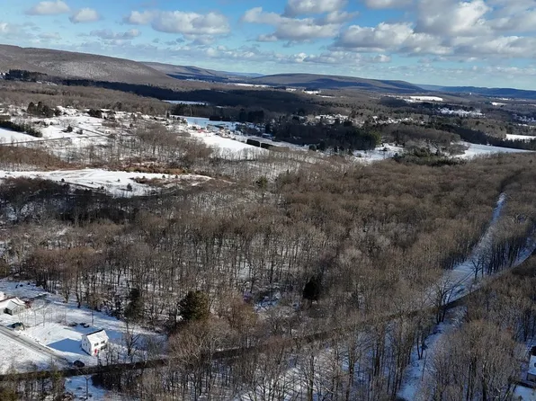 Hillside Dr, Barnesville, PA 18214