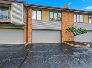 821 Oakton St APT 104, Elk Grove Village, IL 60007