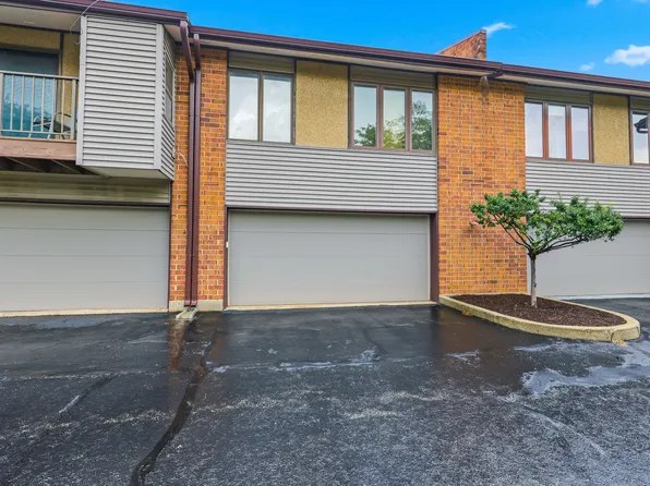 821 Oakton St APT 104, Elk Grove Village, IL 60007