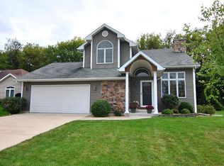 2009 Meadow Dr, Stoughton, WI 53589