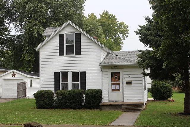 210 E Carroll St photo 1