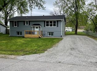 108 Spruce St, Wathena, KS 66090