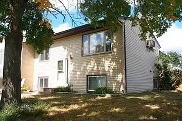 3 bed, 1.5 bath, 1344 sqft, $900 — Photo 1