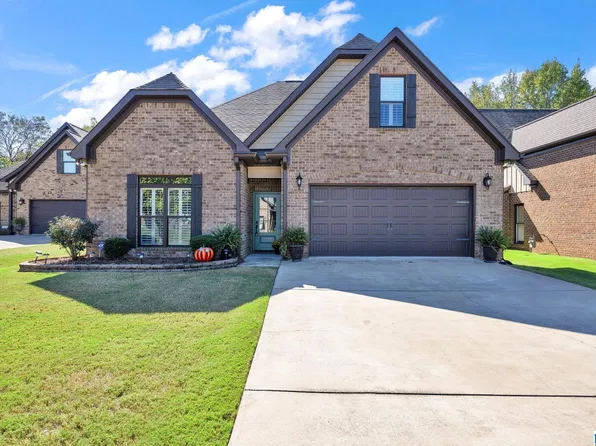 208 English Village Cir, Gardendale, AL 35071
