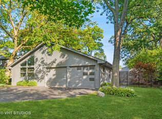 950 Pleasant Ln, Glenview, IL 60025